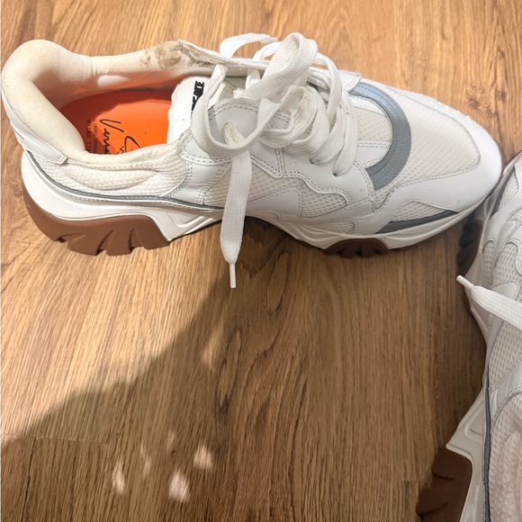 Versace sneakers - Picture 2 of 6